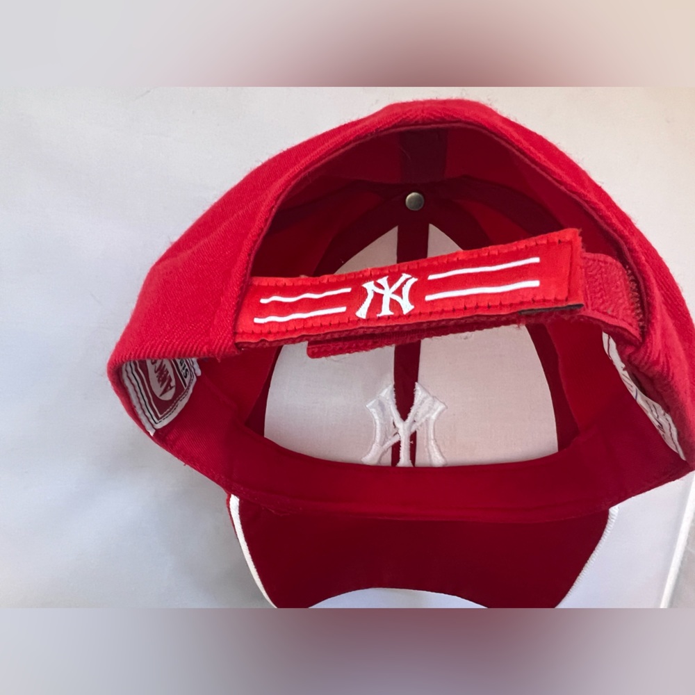 Red New York Yankees Baseball Cap - Picture 6 of 9